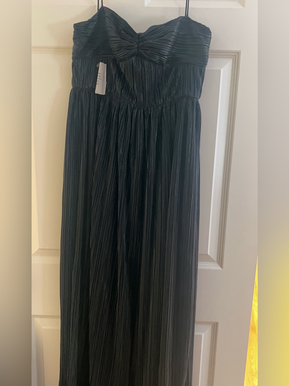 Brand New with tags size small Lovers & Friends Emmy Gown in black - Picture 6 of 6